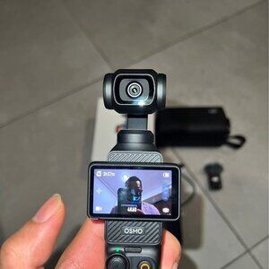 DJI Pocket 3 Creator Combo + ND Filters + Original Box E Like New (with mic)